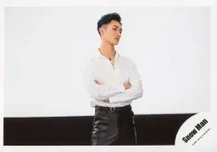 【中古】生写真(ジャニーズ) Snow Man/岩本照/横型・膝上/シングル「Grandeur」MV＆ジャケ写オフショット/公式生写真