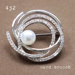 一粒パールの螺旋スパイラルブローチ　結婚式 フォーマル シルバー 大人 シンプル 上品 入学式 卒業式 発表会 NerD