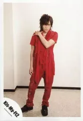 【中古】生写真(ジャニーズ) Kis-My-Ft2/千賀健永/全身・衣装赤・右手肩・背景白/公式生写真