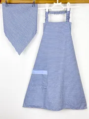 ブルーのリバーシブルハンドメイド子供エプロンと三角巾のセット