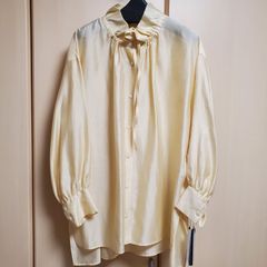 売り切り‼️VIVAPRESTObyROBE ★2色★リボン付き長袖ブラウス　フリーサイズ　★定価17380円　ベージュ系　フリーサイズ　シルクのような生地　薄いベージュ系　自宅洗濯OK