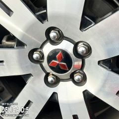 ユイ様専用【松印】車種専用 ホイールエンブレムステッカー ミツビシ デリカD:5 CV1W/CV2W/CV4W/CV5W【蛍光 レッド】