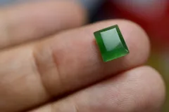 纯天然A貨本翡翠の最高峰「ガラス種高冰種透明ビーズ 3連ネックレス ストーン付き 纯天然A貨本翡翠の最高峰「ガラス種高冰種透明ビーズ 3連ネックレス