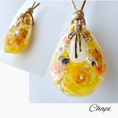 𝒩𝑜.52カラフル薔薇レジンネックレス✩.*˚ - メルカリ