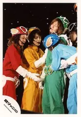 【中古】生写真(ジャニーズ) 関ジャニ∞/渋谷・錦戸・大倉・安田・横山/膝上・大倉目を閉じる・背景黒・ライブフォト/公式生写真