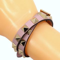 極美品✨VALENTINO ブレスレット　ロックスタッズ　ピンクベージュ　箱付き ヴァレンティノ ロックスタッズ ブレスレット GP×革 ピンク