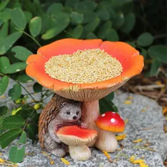 気まぐれなハリネズミのきのこの樹脂の動物の置物の鳥の餌箱の飾り芝生のパティオや庭の風景の装飾のための