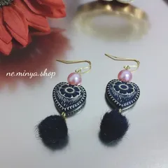 ハンドメイドアクセサリー フェイクファー アンティーク調ハート ピアス⭐︎032