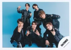 【中古】生写真(ジャニーズ) SixTONES/集合(6人)/横型・全身/アルバム「声」MV＆ジャケ写オフショット/公式生写真