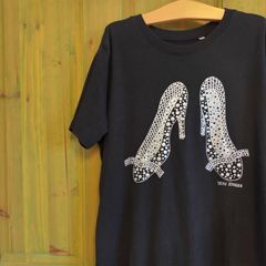 UNIQLO ユニクロ UT  草間彌生  銀のハイヒール ハイヒール Tシャツ