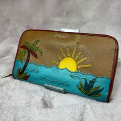 PRADA プラダ 長財布 ロゴ 太陽 ヤシの木 海 サフィアーノレザー ラウンドファスナー ウォレット レディース メンズ ユニセックス B-208