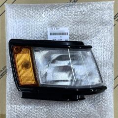 トヨタ 新品 純正 TOYOTA 正規 未使用 フロントコーナーランプ レンズ RH 右 運転席 カローラ レビン AE86 後期 パーツ エンジン タイヤ カスタム