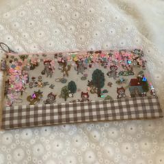 ビニールシャカシャカポーチ20cm　(赤ずきんねこ×チェック)