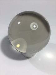 55.6mm：天然石水晶玉・白水晶球（Crystal Ball）：天然石水晶球鑑別書付：品質評価＝高品質AA：商品管理No,8411：パワーストーン「守護石・開運」置物に最適：高品質AAの大変珍しい稀な浅褐色の水晶球