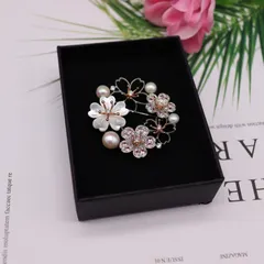 淡水パール・貝殻・ジルコン 桜ブローチ 花コサージュ レディース 卒園・卒業・入学・結婚式・パーティー用 ギフトケース付き 誕生日・記念日・母の日プレゼント