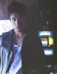【中古】生写真(男性) イ・ビョンホン/上半身・衣装黒・白・ライダースジャケット・寄り掛かり・サイズ(約140mm×180mm)/公式生写真