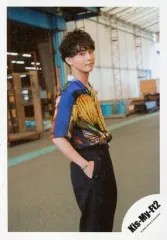 【中古】生写真(ジャニーズ) Kis-My-Ft2/藤ヶ谷太輔/膝上・衣装黒.黄色.紫・右手ポケット・右向き/シングル「ENDLESS SUMMER」MV＆ジャケ写オフショット/公式生写真