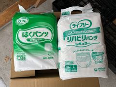 リフレ はくパンツ レギュラーとユニチャームライフリーリハビリパンツ