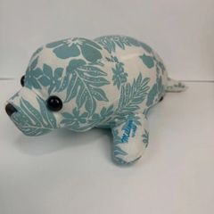 THE WOW! COMPANY Malama HAWAI マラマハワイ ぬいぐるみ アザラシ ハワイアン ターコイズグリーン 総柄 刺繍