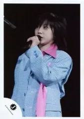 【中古】生写真(ジャニーズ) ジャニーズJr./京本大我/ライブフォト・上半身・ジャケットチェック青白・シャツピンク・左手マイク/公式生写真