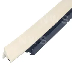 TOTO 純正在庫品 浴室側扉右吊元床用 下枠タイト材 長さ665mm AFKH597R1(トートー ゴムパッキン 下框 吊り元 切り欠 ドア トビラ 開き戸 足元 風呂 洗い場 内側 外側 交換 取換 JMV RZV)のサムネイル