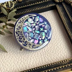 月夜のレジンポニーフック　三日月と虹色シェルの輝き　月　貝　透かし模様　大きめ　エレガント　女性　プレゼント　大人