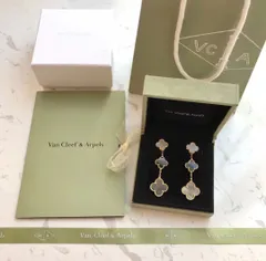 VCA  Van Cleef & Arpels 三つの花のイヤリングと四つ葉のクローバーのイヤリング、天然白マザーオブパール、黒瑪瑙、グレーマザーオブパールを象嵌｜本日限定特価｜新品未使用
