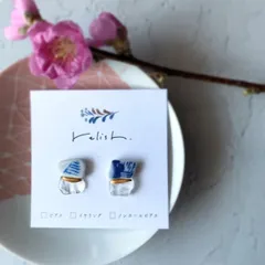 1点もの 左右柄の異なる シー陶器 水晶 金継ぎ ピアス イヤリング ノンホールピアス  シンプル 和モダン 和 ブルー 青 ホワイト 白 透明感 ゴールド 金