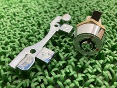 ハーレー純正ユニバーサルマウント、ヘルメットロック45732-86 - メルカリ
