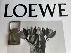 LOEWE スクエアチャーム キーリング シルバー