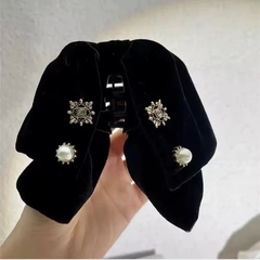 髪止め　髪飾り　ベロアバンスクリップ　黒色　髪留め　ヘアクリップアクセサリー　黒　きれい　高級感　華やか　簡単につけられます。