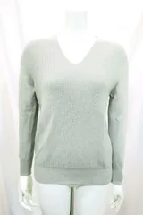 【中古】【お値下げ】23区　ニジュウサンク トップス レディース 長袖 秋冬 小さいサイズ グレージュ Vネックセーター 羊毛Ｘカシミヤ混