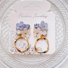 ブルー　ホワイト　お花　フラワー　フープチャーム　ビジューハンドメイドピアス　イヤリング
