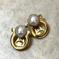 Salvatore Ferragamo サルヴァトーレ フェラガモ ガンチーニ フェイクパール イヤリング ゴールド系