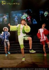 [중고]생사진(남성) BOYS AND MEN/용사·고바야시 유타카·츠지모토 타츠키/라이브 포토·전신·의상 녹색.핑크.파랑·한쪽 발 올려/[한여름의 강화합숙!보이멘을 더 좋아하게 되어버리는 투어 2016]보이멘☆패밀리 한정 랜덤 생 사진