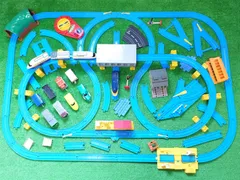 プラレール　ぐるぐる無限ループ・トンボ型コース・デラックス レイアウト