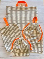 入園入学　ネオンカラー　ハンドメイド　4点セット　レッスンバッグ　上履き入れ　体操着入れ　給食袋