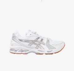 【新品未使用】A.P.C. asicsコラボパンツ　（アーペーセー）※完売品 アシックス」が「アー・ペー・セー」とコラボ プレッピーな