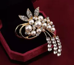 パールクリスタルブローチ