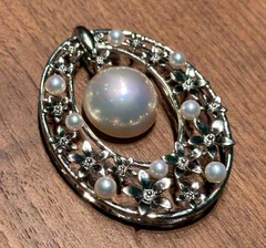 マベパールリーフ型ブローチ天然石SV タサキ