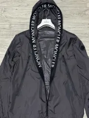 極美品 MONCLER 希少 ブラックワッペン テーラードジャケット サイズL 極美品 MONCLER 希少 ブラックワッペン テーラードジャケット