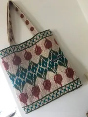 ✳︎ハンドメイド　ラディッシュ柄の編みバッグ　トートバッグ　ニット　かぎ針