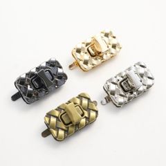 ひねり金具 約34mm×20mm JPC0198     色  真鍮古美