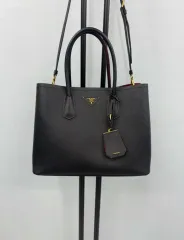 2025年最新】prada サフィアーノ バッグの人気アイテム - メルカリ