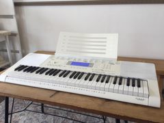 5206 【現状品】CASIO カシオ LK-221 光ナビゲーションキーボード 電子ピアノ 音出し確認済み 黄ばみあり 入門用 キーボード 練習用
