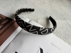 FENDI 英字ロゴ カチューシャ
