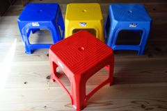 【ベトナム製プラスチック椅子〈低〉】プラ椅子/ベトナム雑貨/ガーデンチェア/スツール/ラタン/屋台/アジア雑貨/エスニック/ベトナム料理/台湾夜市/アウトドアチェア/スタッキング