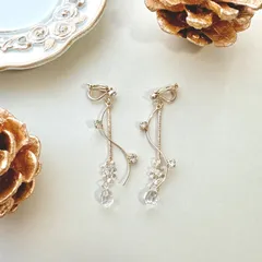 キラキラクリスタルな揺れるイヤリング　ハンドメイド　クリア　透明　ラインストーン　お呼ばれ　ロング