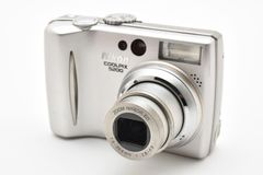 ★外観美品★ニコン Nikon COOLPIX 5200 プライムシルバー★ LL33#5004