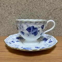 《日本製》ナルミ NARUMI 鳴海製陶株式会社 白☆カップ&ソーサー1客 ソラリア 花柄 ボタニカル柄 ソラリア 金彩 高級ボーンチャイナ 洋食器 ホワイト k12